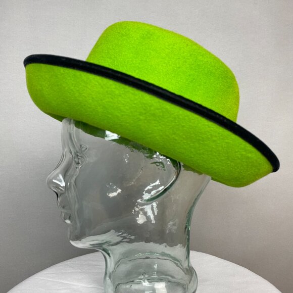 Vintage Felt Wool Hat Women Bright Green Black Velvet Brim Halloween Costume - Picture 1 of 14